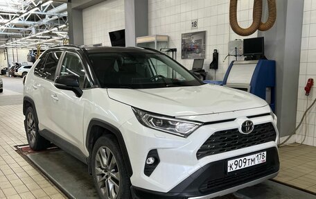 Toyota RAV4, 2021 год, 3 490 000 рублей, 1 фотография