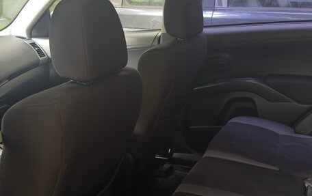 Mitsubishi Outlander III рестайлинг 3, 2010 год, 900 000 рублей, 9 фотография