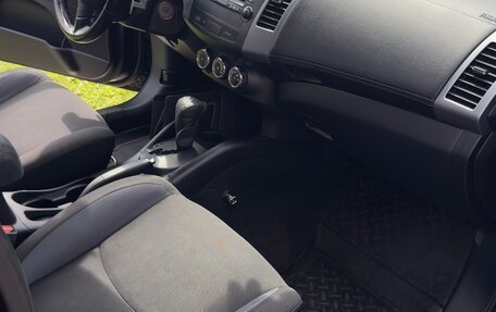 Mitsubishi Outlander III рестайлинг 3, 2010 год, 900 000 рублей, 5 фотография