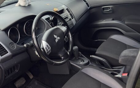 Mitsubishi Outlander III рестайлинг 3, 2010 год, 900 000 рублей, 8 фотография