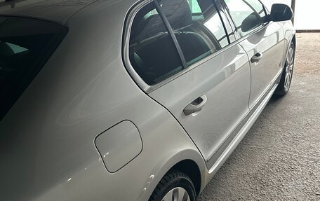 Skoda Superb III рестайлинг, 2010 год, 1 800 000 рублей, 10 фотография