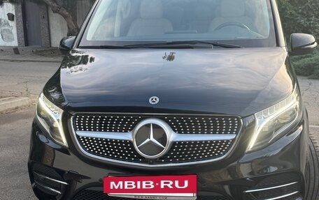 Mercedes-Benz V-Класс, 2022 год, 9 100 000 рублей, 2 фотография