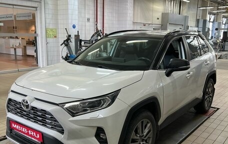 Toyota RAV4, 2021 год, 3 490 000 рублей, 6 фотография