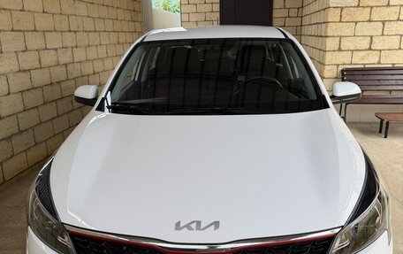 KIA Rio IV, 2022 год, 2 100 000 рублей, 1 фотография