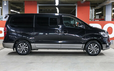 Hyundai Grand Starex Grand Starex I рестайлинг 2, 2018 год, 3 099 000 рублей, 4 фотография