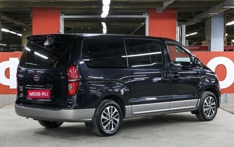Hyundai Grand Starex Grand Starex I рестайлинг 2, 2018 год, 3 099 000 рублей, 6 фотография