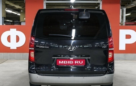 Hyundai Grand Starex Grand Starex I рестайлинг 2, 2018 год, 3 099 000 рублей, 7 фотография