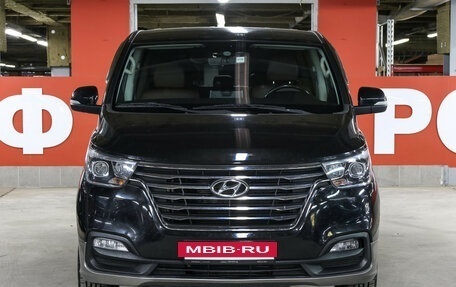 Hyundai Grand Starex Grand Starex I рестайлинг 2, 2018 год, 3 099 000 рублей, 2 фотография