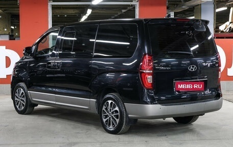 Hyundai Grand Starex Grand Starex I рестайлинг 2, 2018 год, 3 099 000 рублей, 8 фотография