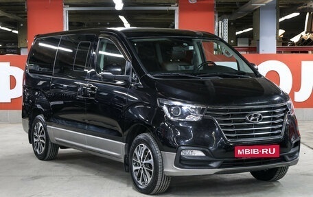 Hyundai Grand Starex Grand Starex I рестайлинг 2, 2018 год, 3 099 000 рублей, 3 фотография