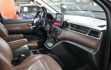 Hyundai Grand Starex Grand Starex I рестайлинг 2, 2018 год, 3 099 000 рублей, 12 фотография