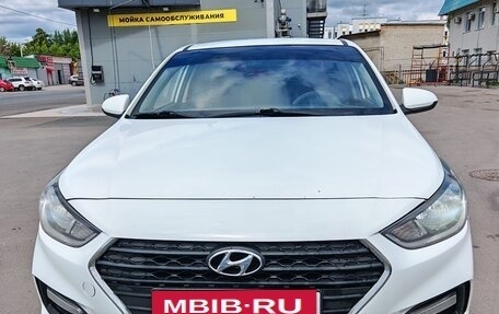 Hyundai Solaris II рестайлинг, 2017 год, 1 030 000 рублей, 1 фотография
