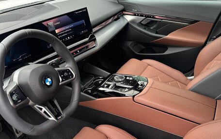 BMW 5 серия, 2025 год, 7 950 000 рублей, 14 фотография