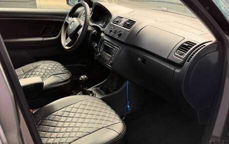 Skoda Fabia II, 2013 год, 490 000 рублей, 15 фотография