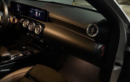 Mercedes-Benz A-Класс, 2019 год, 2 600 000 рублей, 4 фотография