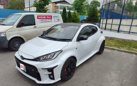 Toyota Yaris, 2020 год, 3 490 000 рублей, 2 фотография
