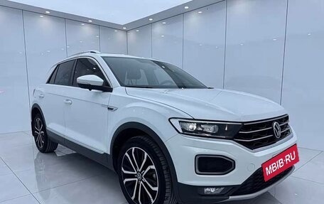 Volkswagen T-Roc I, 2022 год, 1 940 000 рублей, 3 фотография