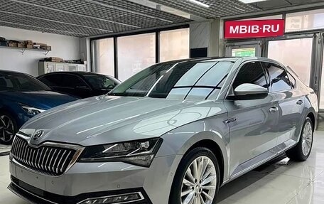 Skoda Superb III рестайлинг, 2022 год, 2 020 000 рублей, 1 фотография