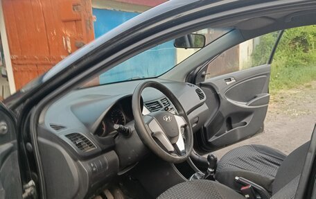 Hyundai Solaris II рестайлинг, 2011 год, 650 000 рублей, 4 фотография