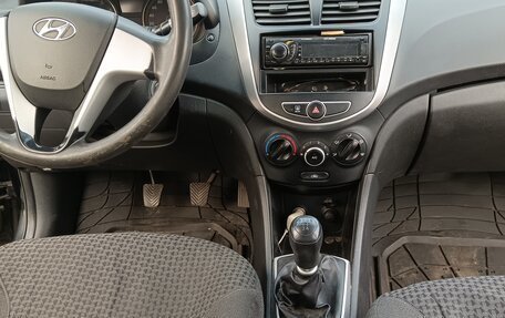 Hyundai Solaris II рестайлинг, 2011 год, 650 000 рублей, 5 фотография