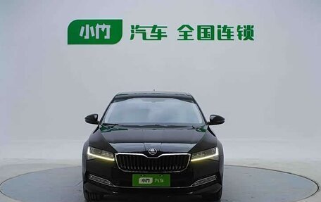 Skoda Superb III рестайлинг, 2022 год, 2 000 000 рублей, 2 фотография
