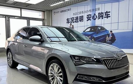 Skoda Superb III рестайлинг, 2022 год, 2 020 000 рублей, 2 фотография
