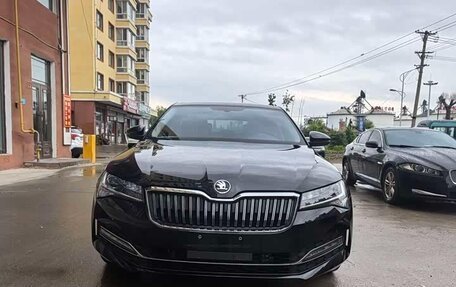 Skoda Superb III рестайлинг, 2022 год, 1 980 000 рублей, 2 фотография