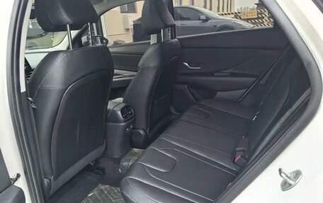 Hyundai Elantra, 2023 год, 1 350 000 рублей, 9 фотография