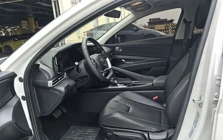 Hyundai Elantra, 2023 год, 1 350 000 рублей, 8 фотография