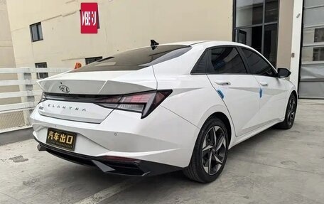 Hyundai Elantra, 2023 год, 1 350 000 рублей, 5 фотография