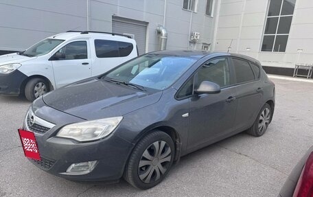 Opel Astra J, 2011 год, 595 000 рублей, 1 фотография