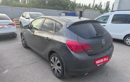 Opel Astra J, 2011 год, 595 000 рублей, 2 фотография