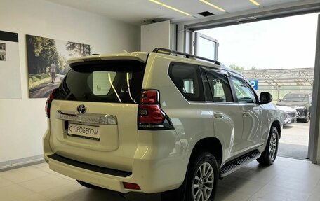 Toyota Land Cruiser Prado 150 рестайлинг 2, 2020 год, 7 000 000 рублей, 4 фотография