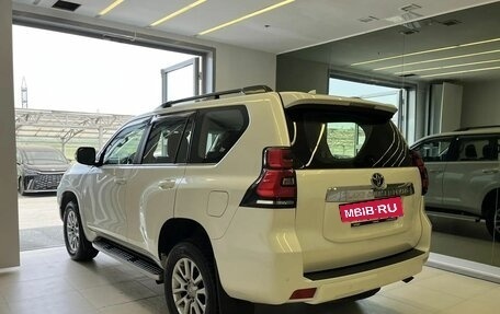 Toyota Land Cruiser Prado 150 рестайлинг 2, 2020 год, 7 000 000 рублей, 6 фотография