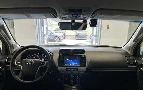 Toyota Land Cruiser Prado 150 рестайлинг 2, 2020 год, 7 000 000 рублей, 11 фотография