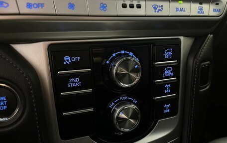 Toyota Land Cruiser Prado 150 рестайлинг 2, 2020 год, 7 000 000 рублей, 13 фотография