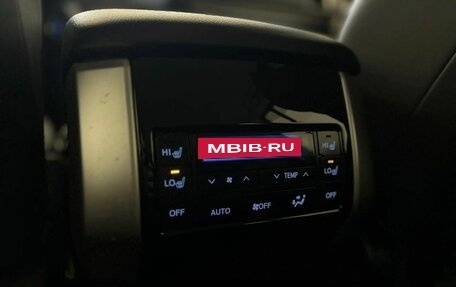 Toyota Land Cruiser Prado 150 рестайлинг 2, 2020 год, 7 000 000 рублей, 16 фотография