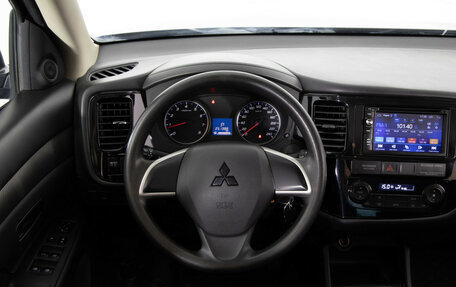 Mitsubishi Outlander III рестайлинг 3, 2016 год, 1 175 000 рублей, 11 фотография