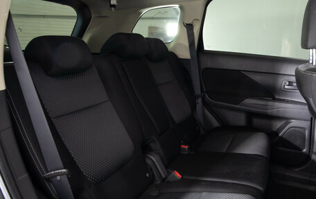 Mitsubishi Outlander III рестайлинг 3, 2016 год, 1 175 000 рублей, 18 фотография