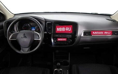 Mitsubishi Outlander III рестайлинг 3, 2016 год, 1 175 000 рублей, 10 фотография