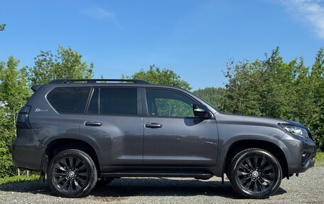 Toyota Land Cruiser Prado 150 рестайлинг 2, 2021 год, 7 050 000 рублей, 3 фотография