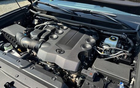 Toyota Land Cruiser Prado 150 рестайлинг 2, 2021 год, 7 050 000 рублей, 10 фотография