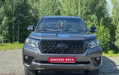 Toyota Land Cruiser Prado 150 рестайлинг 2, 2021 год, 7 050 000 рублей, 4 фотография