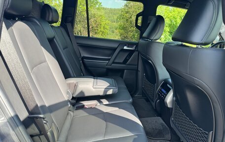 Toyota Land Cruiser Prado 150 рестайлинг 2, 2021 год, 7 050 000 рублей, 17 фотография