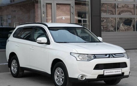 Mitsubishi Outlander III рестайлинг 3, 2013 год, 1 180 000 рублей, 3 фотография