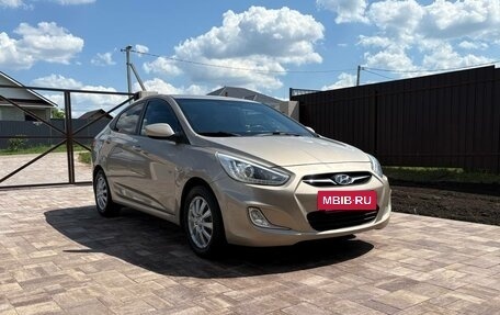 Hyundai Solaris II рестайлинг, 2014 год, 825 000 рублей, 2 фотография