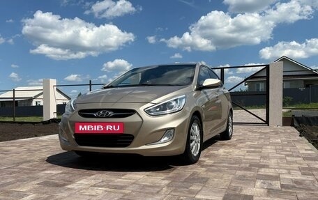 Hyundai Solaris II рестайлинг, 2014 год, 825 000 рублей, 3 фотография