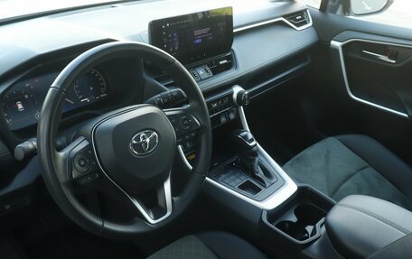 Toyota RAV4, 2024 год, 3 700 000 рублей, 5 фотография