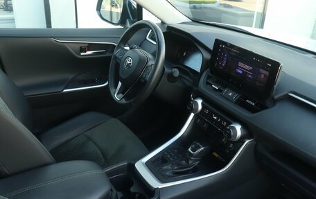 Toyota RAV4, 2024 год, 3 700 000 рублей, 6 фотография