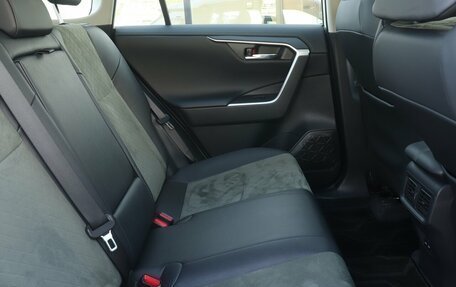Toyota RAV4, 2024 год, 3 700 000 рублей, 8 фотография